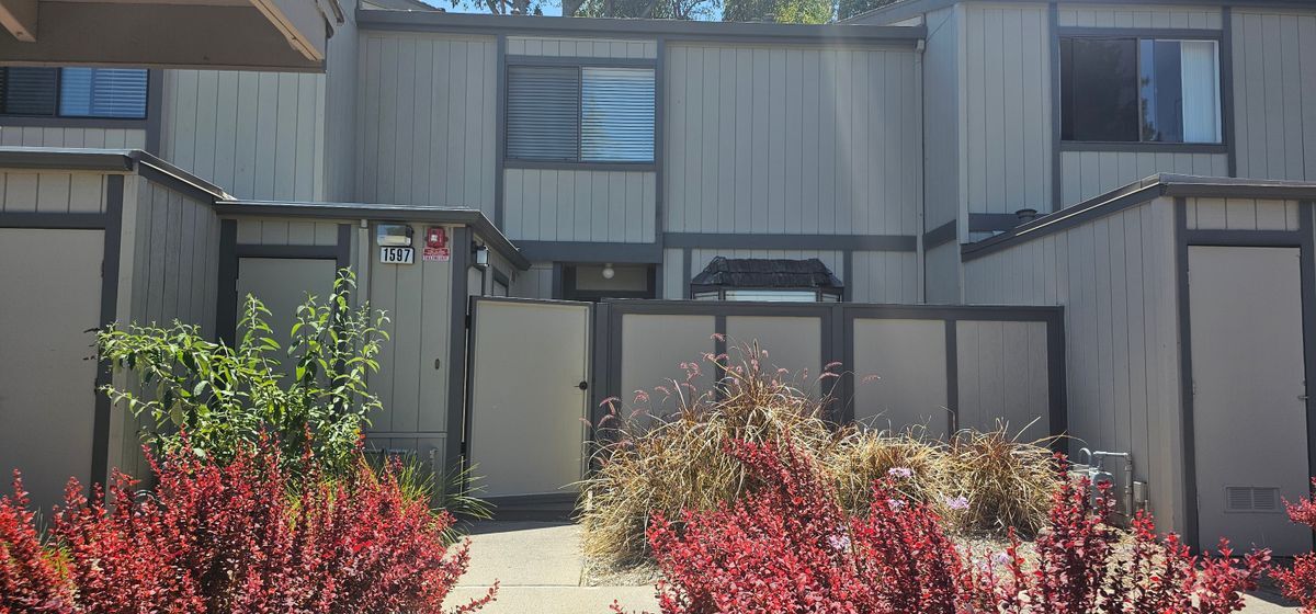 Foto principal - 1597 Ashwood Dr