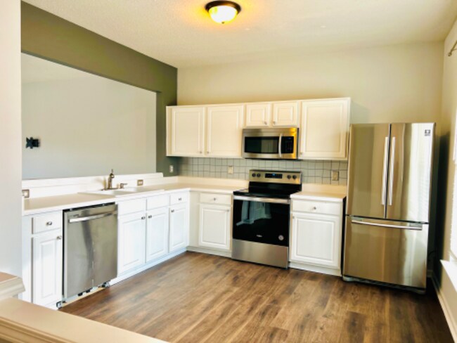 Building Photo - 602 Canyon Lake Cir