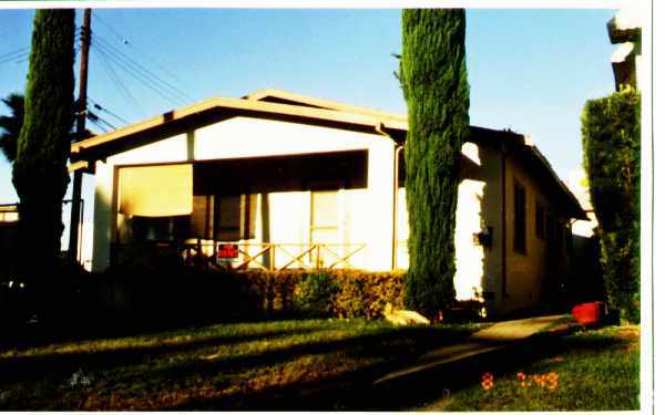 Primary Photo - 15-17 1/2 N. Primrose Ave