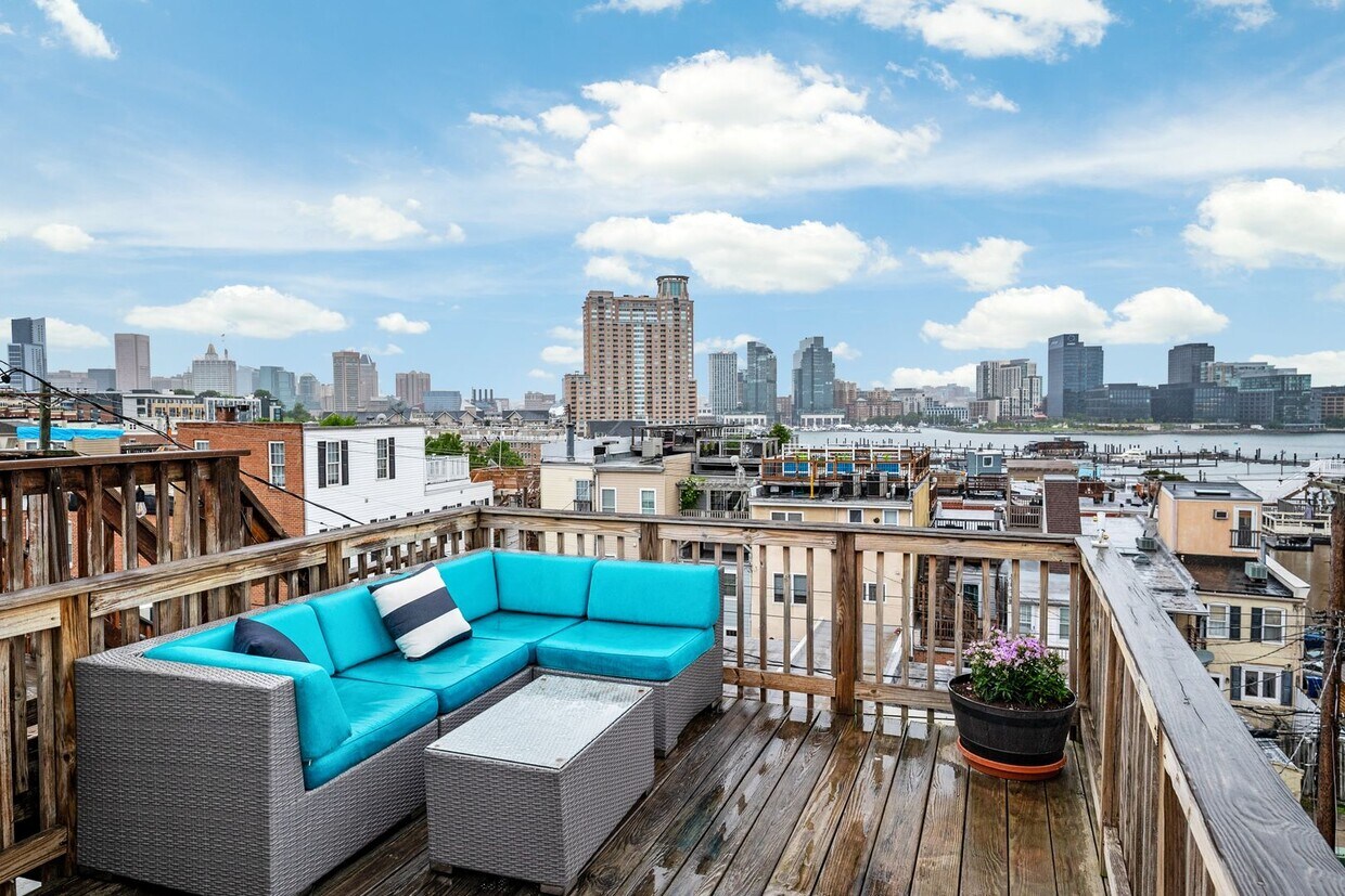 Foto principal - Gorgeous renovated home in Riverside Neigh...