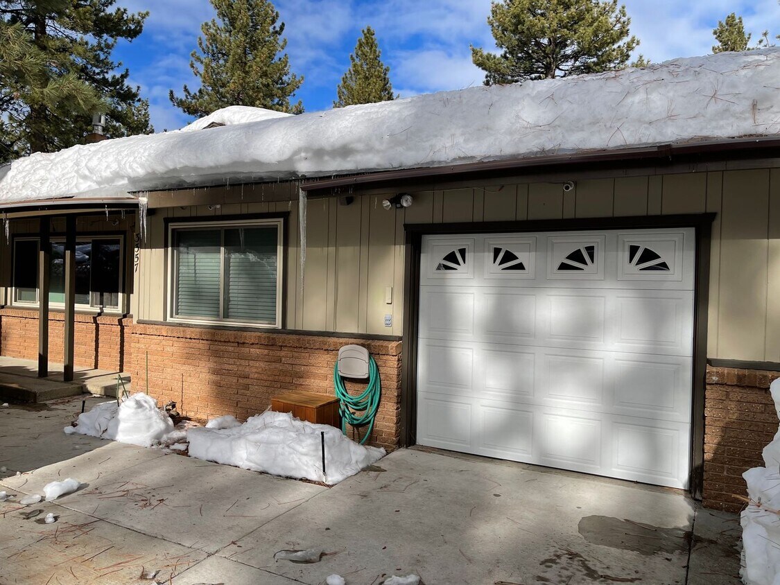 Foto principal - One level home with one car garage
