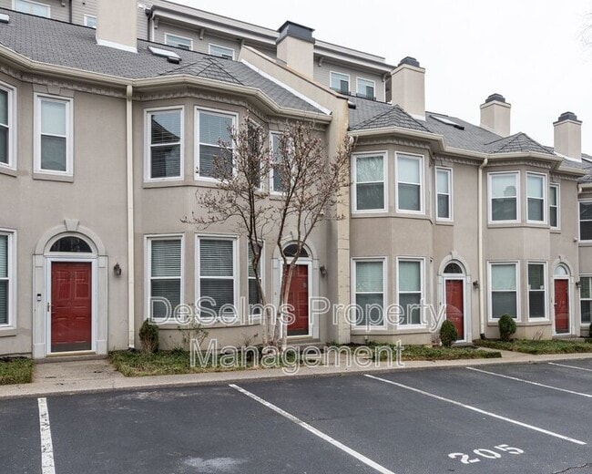 Building Photo - 205 Fairmont Ct