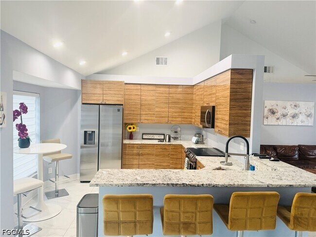Foto del edificio - 827 SW 24th St