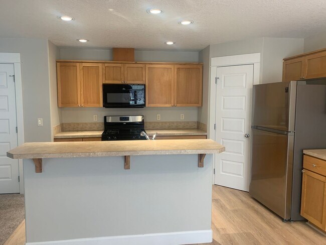 Foto del edificio - Townhome in Highly desired  Camas -Lacamas...