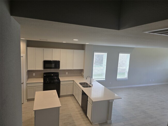Building Photo - 333 Spruce Oak Ln