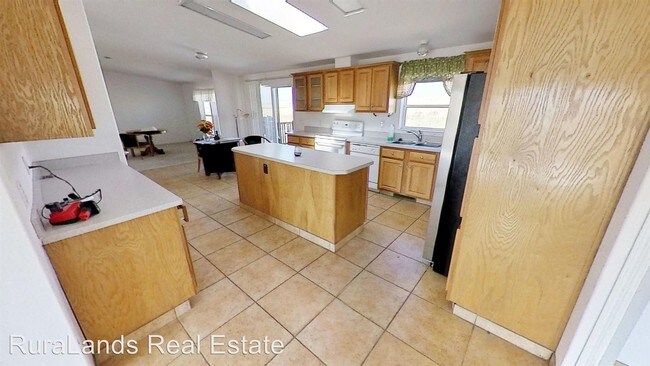 Building Photo - 4 br, 3 bath House - 1002 W 7th St.