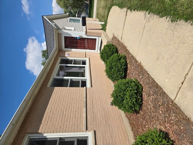 Building Photo - 220 Kingman Ln