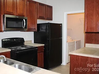 Foto del edificio - 9823 Hyde Glen Ct