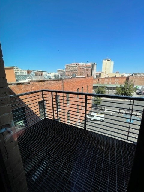 Foto del edificio - 1011 W 1st Ave