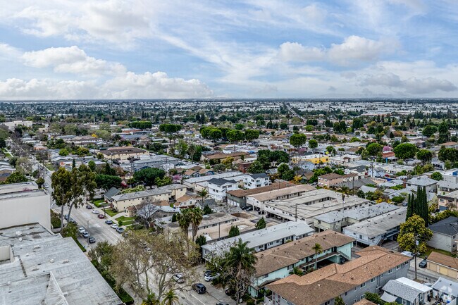 Building Photo - La Rhonda Apartments