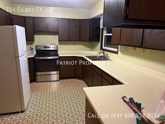 Building Photo - 3 bedroom/1.5 bath duplex in Beaver Dam