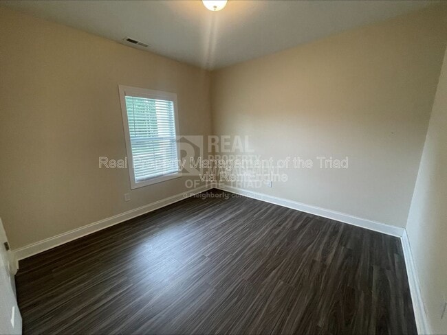 Building Photo - 206 Hassellwood Dr
