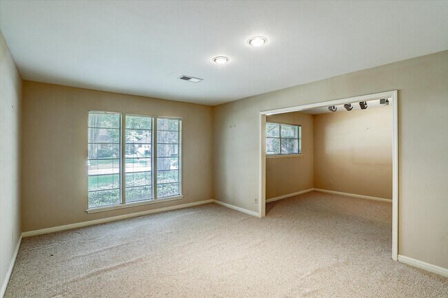 Foto del edificio - 5638 Yarwell Dr