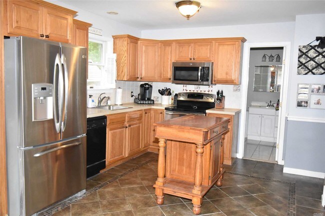Building Photo - 48 Tamarack Rd