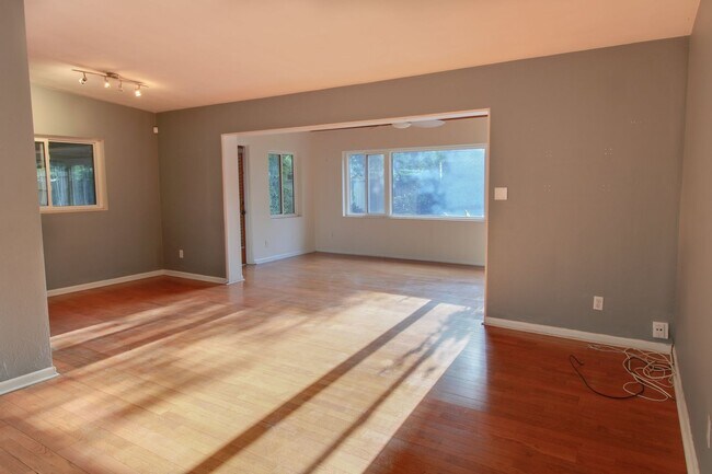 Building Photo - 3244 Inverness Court - Available February ...