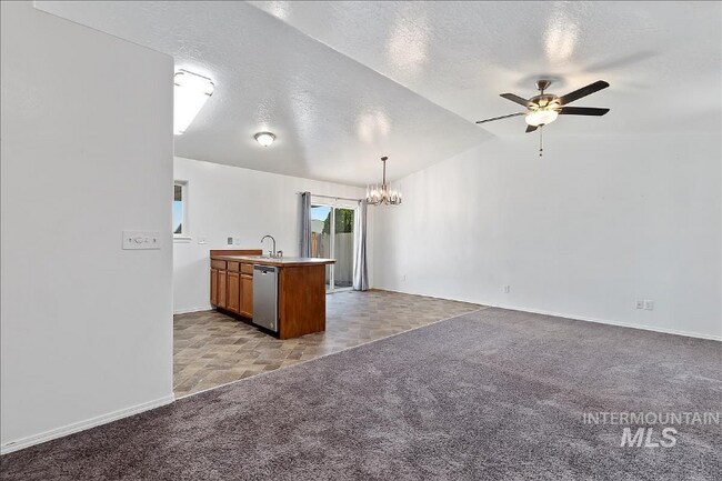 Building Photo - 455 Hunter Ave