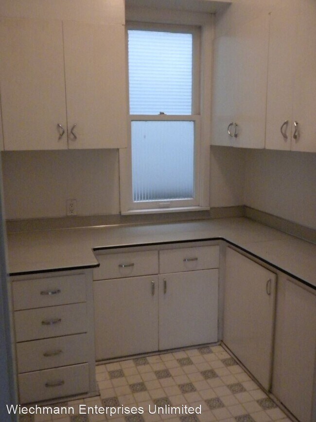 Foto del edificio - 2310 E Bradford Ave