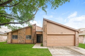 Building Photo - 6918 Skyline Park Dr