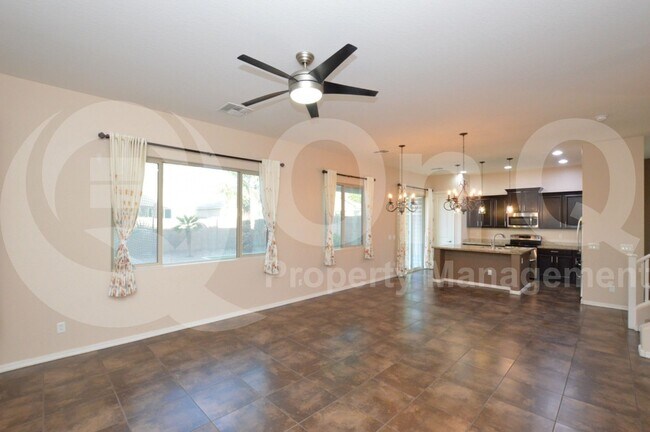 Building Photo - 1522 E Hummingbird Way