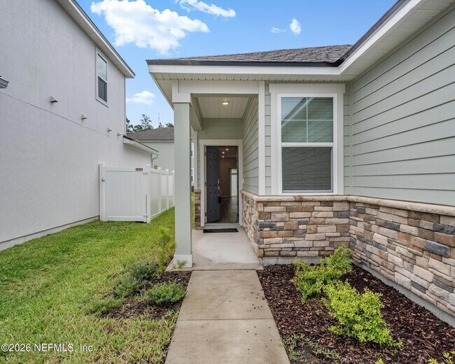 Building Photo - 14757 Cashew Ave