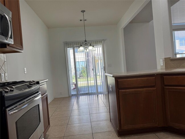 Foto del edificio - 13600 Breton Ridge St