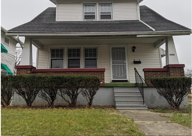 Foto principal - 4000 E 3rd St