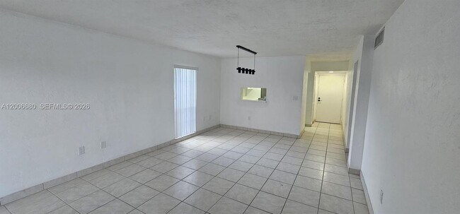 Building Photo - 6884 N Kendall Dr