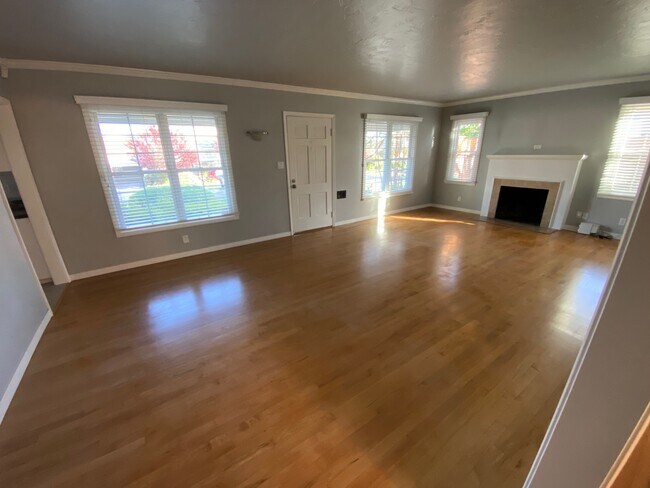 Building Photo - 1572 52nd St