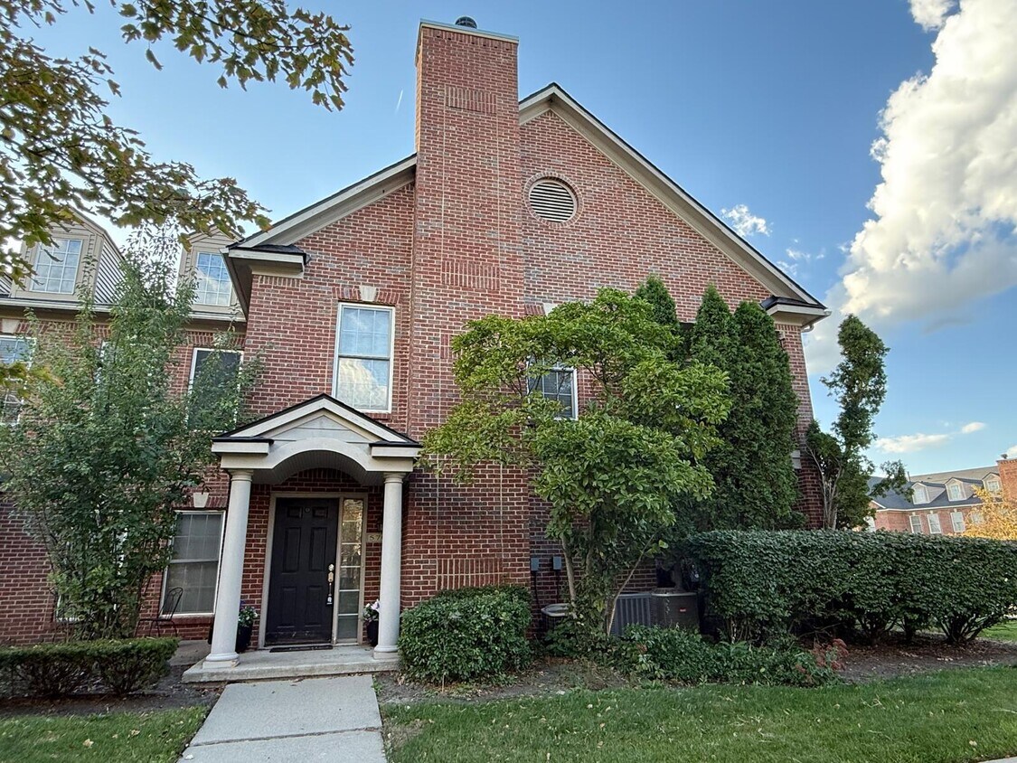 Foto principal - 5705 Hampshire Ln