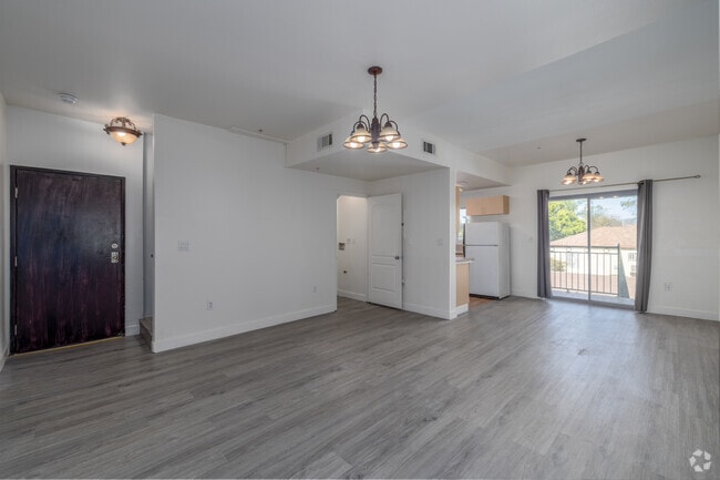 2BR, 2BA - 1,000SF - Living Room - 14655 Vanowen St