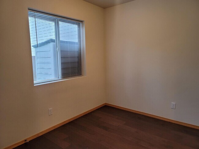Building Photo - 3 Bedroom home in Convenient Poulsbo Locat...