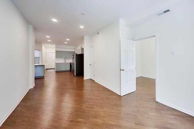 Foto del edificio - 3308 N Racine Ave