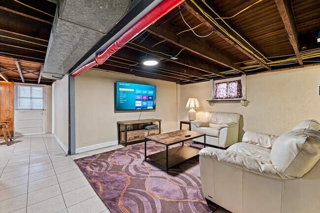 Foto del edificio - 1304 Dammert Ave