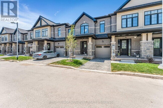 Photo du bâtiment - 7453 Baycrest Cmn