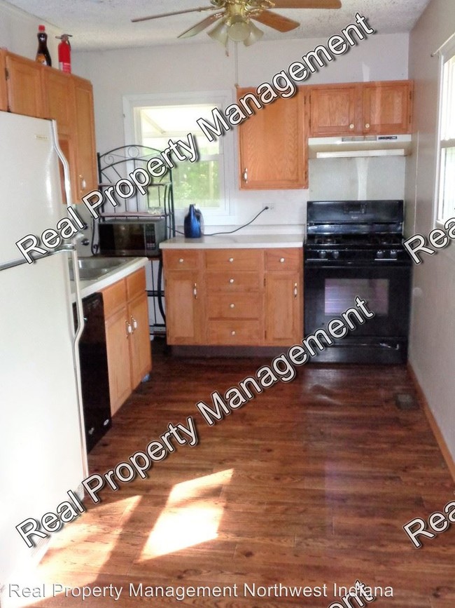 Building Photo - 19 W 71st Pl