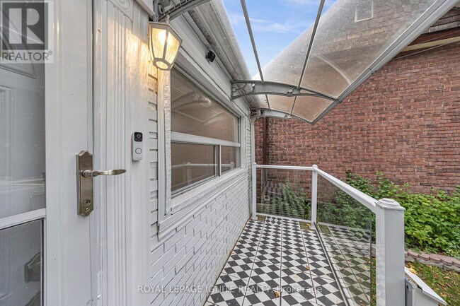 Photo du bâtiment - 148 Barrington Ave