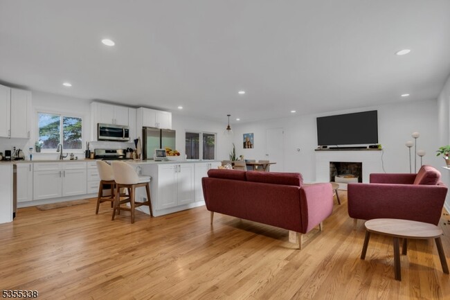 Foto del edificio - 130 Hillcrest Ave