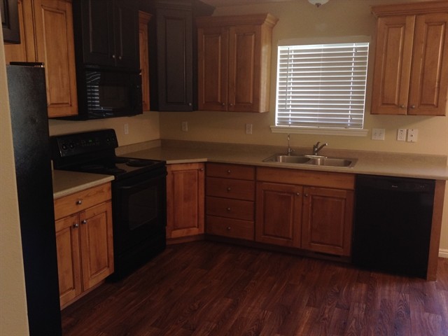 Building Photo - 10526 Doral Dr