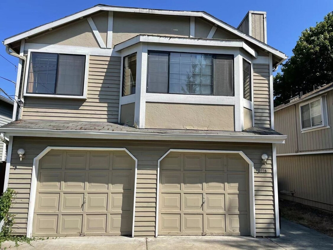 Spacious 3-bed, 2.5-bath house in Wallingf... - Spacious 3-bed, 2.5-bath house in Wallingf...