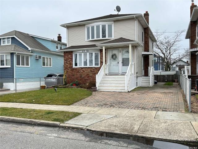 Primary Photo - 3 bedroom in Island Park NY 11558