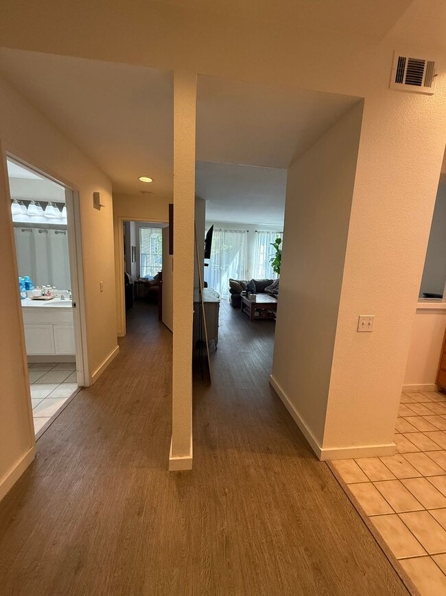 Building Photo - Lower 2 Bedroom w/Garage