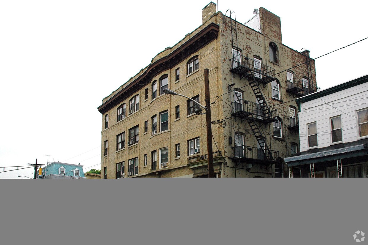 Building Photo - 198-200 Ocean Ave