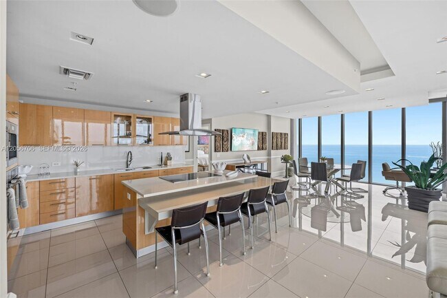 Foto del edificio - 6899 Collins Ave