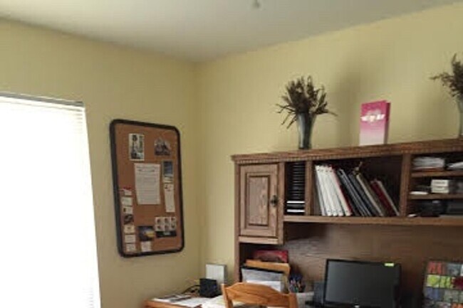 Foto del edificio - AVAILABLE JULY- Home Located Near Laguna L...