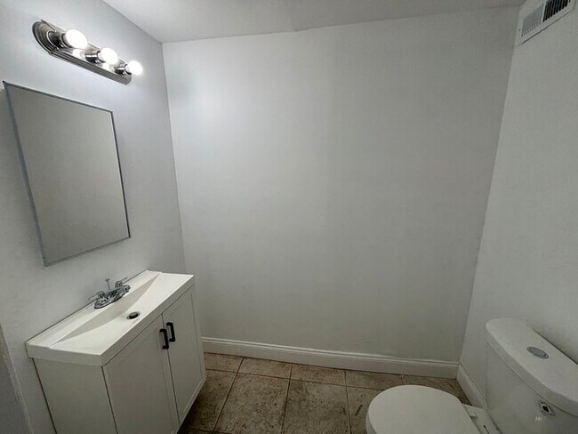 Foto del edificio - 5 bedroom townhome