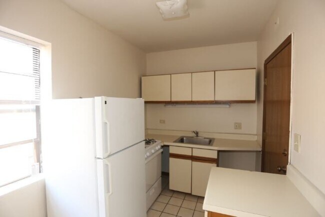 Building Photo - 3513 N Reta Ave