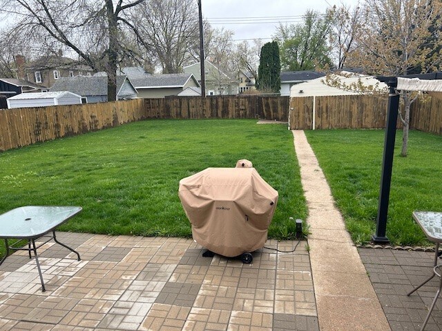 Patio trasero - 707 E 7th Ave
