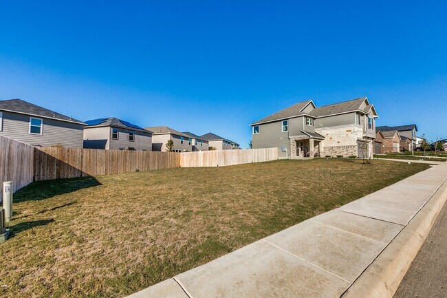 Foto del edificio - 3-Bedroom Home in JISD