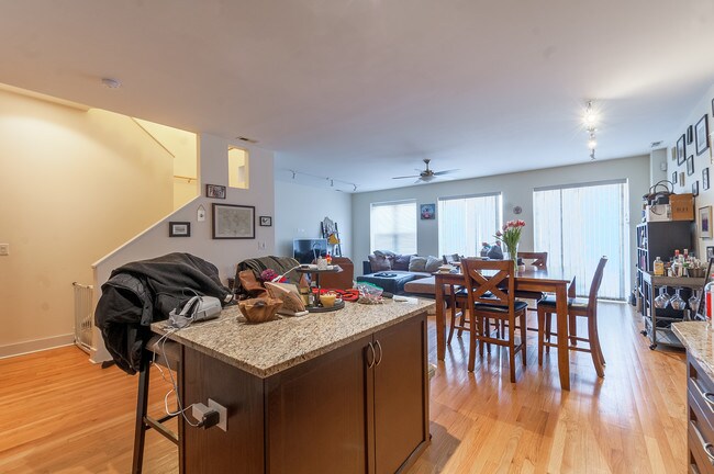Building Photo - 2516 N Willetts Ct