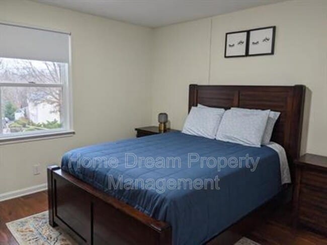 Photo - 11 Endicott Ln House